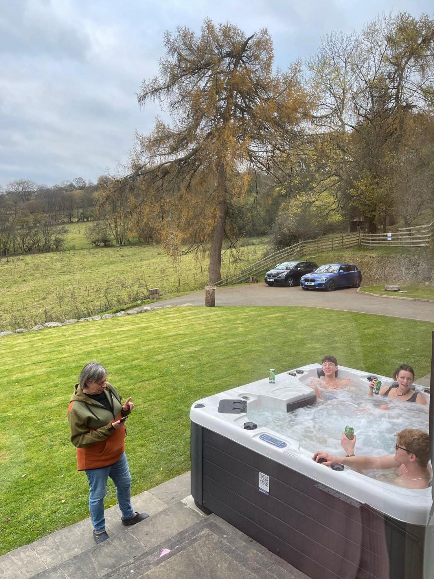 3 Bedroom Barn Conversion With Hot Tub-Garden View - Ty Cerrig Barn Corwen Exterior foto